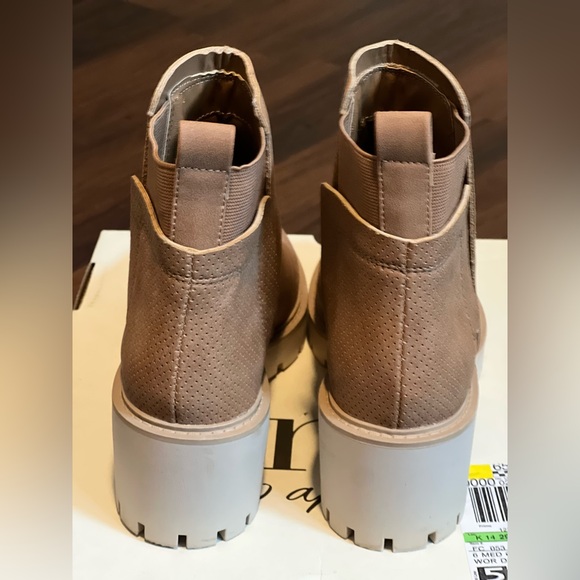 a.n.a Womens Dorick Block Heel Booties in Cognac Sz 6 - Picture 5 of 8